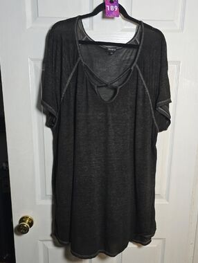 189 Torrid 4 4X Black Short Sleeve Crisscross Front Tunic